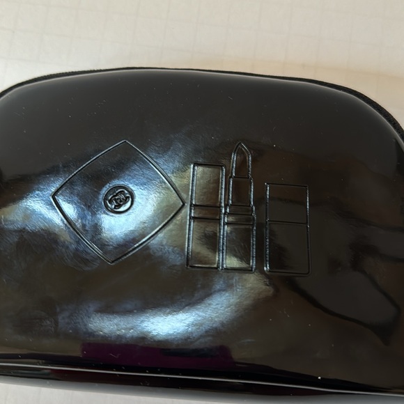 Chanel Cosmetic Case Black Vinyl Zip Around NWOT - Picture 4 of 6